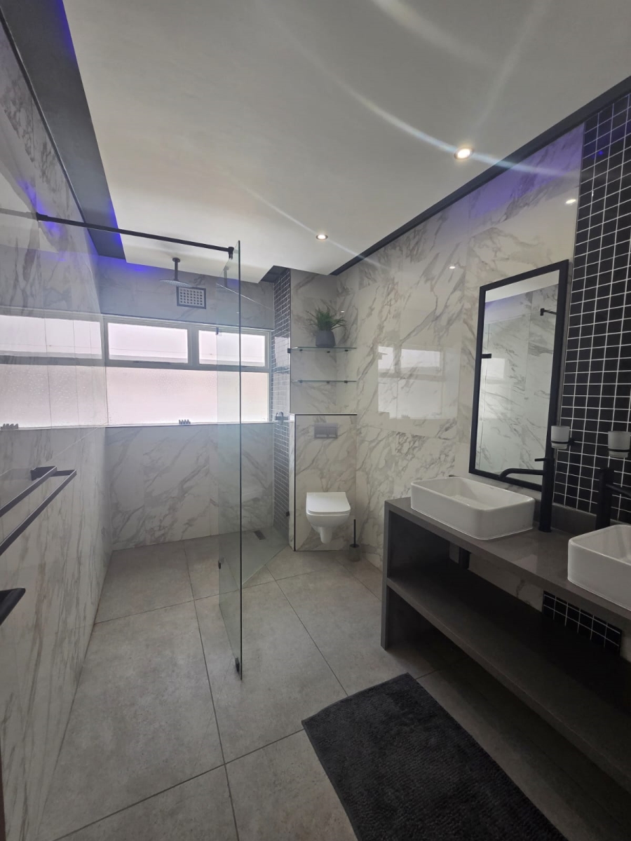 To Let 2 Bedroom Property for Rent in Sea Point Western Cape
